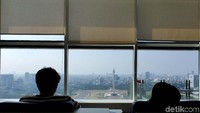 Akankah polusi udara di Ibu Kota bisa berkurang? Kita lihat dan tunggu saja langkah-langkah konkret dari berbagai pihak untuk mengurangi Polusi.