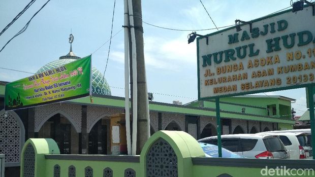 Ibu Cut Meyriska Temui BKM Masjid Perihal Pernikahan