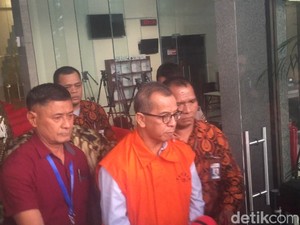KPK Tahan Emirsyah Satar Tersangka Kasus Suap dan TPPU