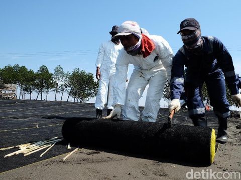 Ridwan Kamil Beri Target Pertamina 14 Hari Selesaikan Tumpahan Minyak