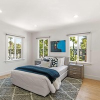 Sebelum jadi Duchess, Meghan Markle pernah tinggal di sebuah rumah di Los Angeles dari tahun 2011 hingga 2013. Seperti dikutip TMZ, rumah tersebut sempat ditempati oleh Meghan dengan mantan suaminya Trevor Engelson. Foto: dok. bienstock group