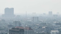 Beginilah gambaran kota Jakarta yang diselimuti polusi udara sangat pekat yang tentunya sangat tidak sehat untuk manusia.