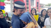 Mandala Shoji saat bertemu keluarga di Rutan Salemba, Jakarta Pusat pada Rabu (7/8).