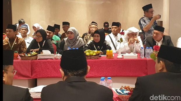 Anggota DPR Kok Rombongan ke Tanah Suci?
