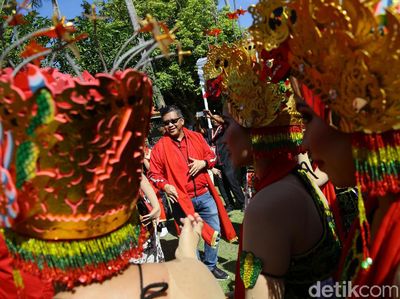Hasto Hingga Anas Menari Gandrung di Kongres V PDIP