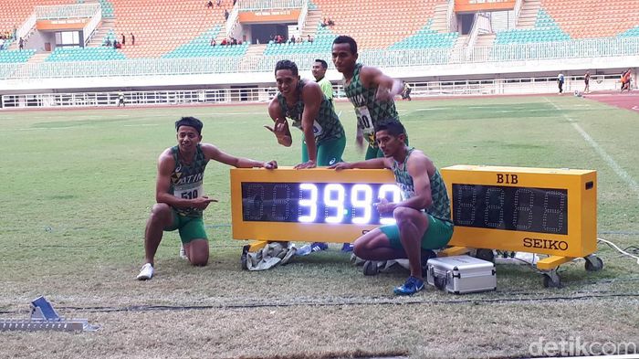 Tim estafet putra Jatim meraih medali emas Kejurnas Atletik 2019. (Mercy Raya/detikSport) Tim estafet putra Jatim meraih medali emas Kejurnas Atletik 2019. (Mercy Raya/detikSport)