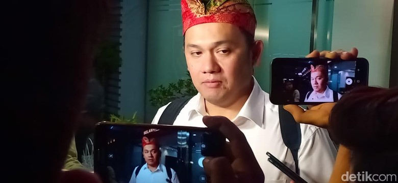 Diperiksa Polisi, Farhat Abbas Serahkan Bukti Dugaan Video Porno Hotman Diperiksa Polisi, Farhat Abbas Serahkan Bukti Dugaan Video Porno Hotman
