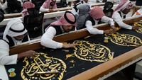Kiswah merupakan kain penutup Kakbah di Mekah, Arab Saudi. Kain ini rutin diganti setiap tahunnya pada tanggal 9 Dzulhijjah.