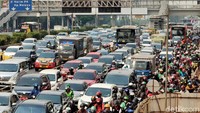 Uji coba pembatasan kendaraan dengan sistem ganjil genap pun telah dilakukan. Kebijakan baru yang sedang digodok terus ini akan meliputi kebijakan terkait Tol Jakarta Outer Ring Road (JORR) dan kawasan ganjil genap (Gage) di tengah Kota. 