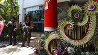 Kongres V PDIP berlangsung di Grand Inna Bali Beach Hotel. Saat ini hotel yang menjadi lokasi kongres telah disulap dengan nuansa merah putih. Ornamen khas Bali juga menghiasi lokasi kongres.