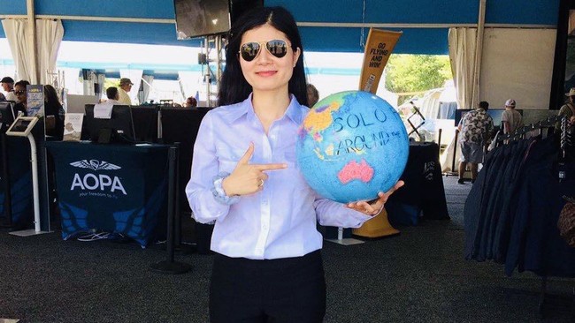 Pendiri dan presiden Women in Aerospace and Aviation, Anh-Thu Nguyen, telah menetapkan pandangannya untuk menjadi pilot Vietnam-Amerika pertama yang terbang solo keliling dunia. Sejauh ini, hanya delapan wanita yang berhasil menyelesaikan penerbangan global tersebut. Foto: Twitter