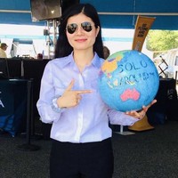 Pendiri dan presiden Women in Aerospace and Aviation, Anh-Thu Nguyen, telah menetapkan pandangannya untuk menjadi pilot Vietnam-Amerika pertama yang terbang solo keliling dunia. Sejauh ini, hanya delapan wanita yang berhasil menyelesaikan penerbangan global tersebut. Foto: Twitter