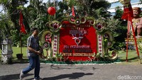 Beragam ornamen khas Bali nampak menghiasi area sekitar kongres PDIP tersebut.