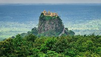 Taung Kalat adalah sebuah kuil suci di Mandalay, Myanmar. Melihat ke belakang, kuil ini ada sejak abad ke-19. (iStock)