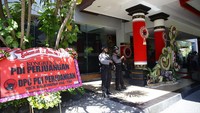 Kongres V PDIP mengambil tema Solid Bergerak untuk Indonesia Raya dengan subtema PDI Perjuangan Menuju Partai Pelopor dan Modern.
