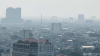 Klaim Kepala Dinas Lingkungan Hidup (LH) Andono Warih menyebut ada dua faktor penyebab makin buruknya kualitas udara Jakarta. Pertama, faktor musim kemarau. Faktor kedua adalah kondisi di sekitar lokasi, termasuk adanya proyek pembangunan.