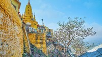 Kuil dan Biara Taung Kalat berada persis Gunung Popa, tingginya 737 meter. Popa adalah gunung vulkanik yang sudah mati. Popa meletus untuk yang terakhir kali pada abad ke-5 SM. (iStock)
