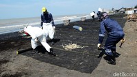 Untuk menanggulangi pencemaran, Pertamina bakal menutup sumur YY-1. Dari sumur yang digali tahun 2011 itu, minyak mentah keluar dan mencemari lautan. Untuk menyetop semburan minyak, Pertamina menggandeng Boot and Coots, perusahaan asal Houston, Amerika Serikat. Nanang mengatakan, metode itu adalah satu-satunya yang bakal ditempuh. Sebab tak ada cara lain yang lebih aman.