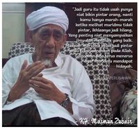 Kenang Mbah MoenNetizen Unggah Kalimat Inspiratifnya di Medsos