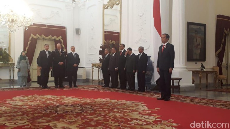Jokowi Terima Surat Tugas 12 Dubes dari Malaysia hingga Turki Jokowi Terima Surat Tugas 12 Dubes dari Malaysia hingga Turki