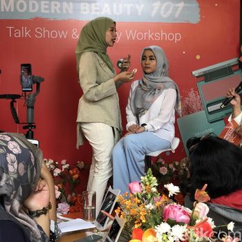 Makeup artist Vivi Thalib berbagi tips skincare.