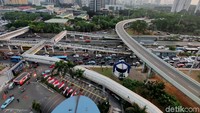 Polusi udara di Jakarta sudah mencapai level berbahaya karena mengandung senyawa Particulate Matte (PM) 2,5. Senyawa ini berukuran sangat kecil atau hanya 3 persen dari diameter rambut manusia.
