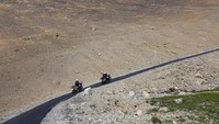 Donna mengisahkan, rasa sakit yang teramat sangat dialami saat perjalanan dari distrik Keylong menuju Sarchu yang ada di ketinggian 3.500 meter, hingga 4.400 meter. 