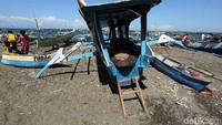 Selain digunakan sebagai pasar ikan, tempat ini juga digunakan sebagai dermaga.