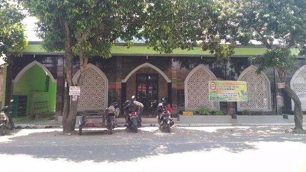 Ibu Cut Meyriska Temui BKM Masjid Perihal Pernikahan
