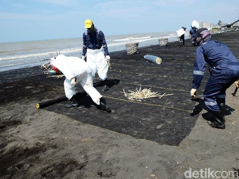 Ridwan Kamil Beri Target Pertamina 14 Hari Selesaikan Tumpahan Minyak