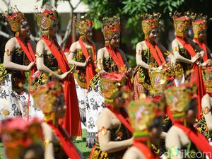 Tari Gandrung Pukau Peserta Kongres V PDIP