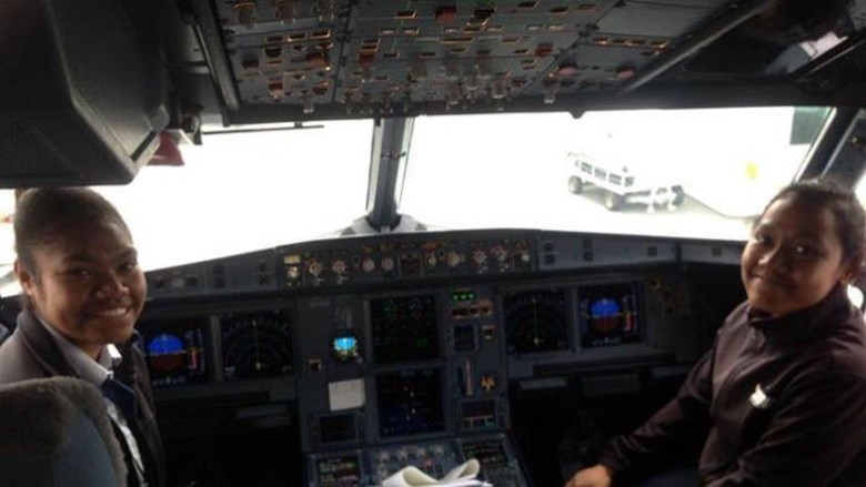Wawancara Khusus ABC dengan Dua Pilot Perempuan Pertama Asal Papua Wawancara Khusus ABC dengan Dua Pilot Perempuan Pertama Asal Papua