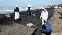 Usai memantau dari dekat, Emil meminta warga untuk tidak khawatir ihwal pencemaran tersebut. Sebab pencemaran sedang ditanggulangi secara ilmiah.