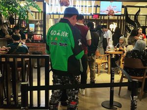 Kata Cowok yang Viral karena Pakai Jaket Ojol dan Sneakers Jutaan Rupiah