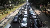 Jalan Medan Merdeka Barat merupakan salah satu ruas jalan yang telah menerapkan sistem ganjil genap.