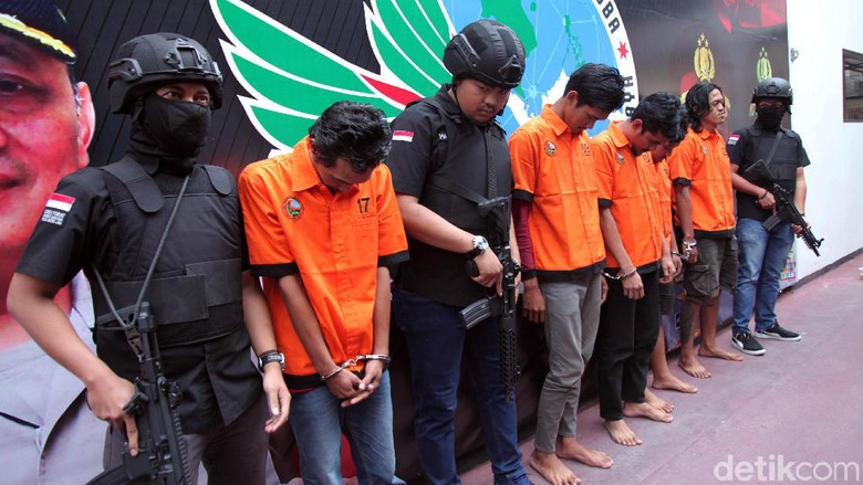 Polisi Bekuk Tersangka Pemasok Sabu ke Nunung