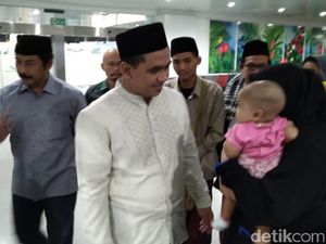 Gus Yasin dan Keluarga ke Mekah untuk Takziah Mbah Moen