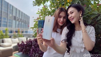 Kamera depannya menggunakan mekanisme pop-up. Foto: Adi Fida Rahman/detikINET