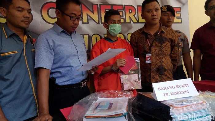 Tilap Dana Bantuan, Bendahara Proyek Palsukan Ratusan Tanda Tangan