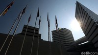 Presiden Joko Widodo (Jokowi) meresmikan Gedung Sekretariat ASEAN hari ini, Jakarta, Kamis (8/8/2019). Gedung ini memiliki dua menara dengan masing-masing 16 lantai yang disambungkan dengan jembatan layang sepanjang 41,3 meter.