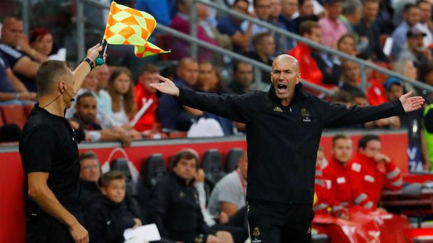 Zinedine Zidane disebut berharap bisa merekrut Paul Pogba.