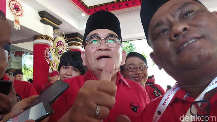 Ruhut Sitompul di Kongres PDIP (Aditya Mardiastuti/detikcom)