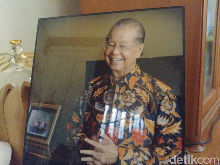 Sosok Cosmas Batubara Menteri Era Soeharto Yang Tutup Usia