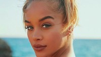 Jasmine Sanders merupakan seorang model dan juga selebgram dalam dunia kecantikan. Dia dikenal dengan nama Golden Barbie. (golden_barbie/Instagram)