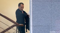 Total ada 11 tersangka dalam kasus ini, termasuk Neneng Hassanah Yasin, yang saat itu menjabat Bupati Bekasi. Sembilan orang di antaranya sudah diadili.