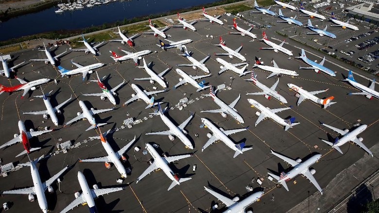 Puluhan Pesawat Boeing 737 MAX yang di-grounded terparkir di Boeing Field di Seattle, Washington Dozens of grounded Boeing 737 MAX aircraft are seen parked in an aerial photo at Boeing Field in Seattle, Washington, U.S. July 1, 2019. Picture taken July 1, 2019. REUTERS/Lindsey Wasson