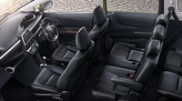 Dari segi konfigurasi jok, tetap mengandalkan 7-seater dan belum mengadopsi captain seat. Namun kabar baiknya, Sienta baru ini sudah memiliki tiga arm rest di bagian sisi kiri jok pengemudi, dan di jok penumpang baris kedua. Foto: Pool (Toyota)