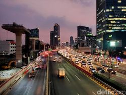 Menikmati Indahnya Cahaya Kota dalam Bidikan Kamera Ponsel