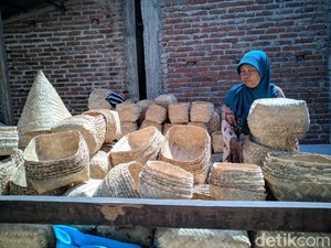 Kantong Plastik Dilarang, Perajin Besek di Ponorogo Kebanjiran Order