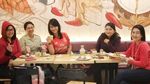 Serunya Momen Makan Sandhyca Putrie, Ajudan Iriana Jokowi Berparas Manis